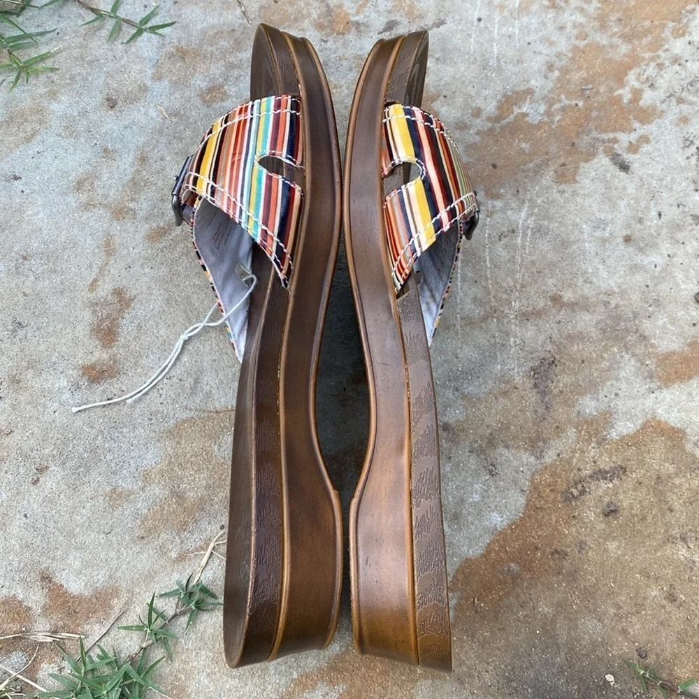 Dr. Scholls faux wood slip on sandals colorful stripe gold tone buckle womens 9